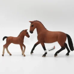 Schleich Hannoverin hevonen 13817 ja varsa 13818