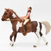 Schleich Trakehnenin hevonen, ratsastaja ja varusteet 42162
